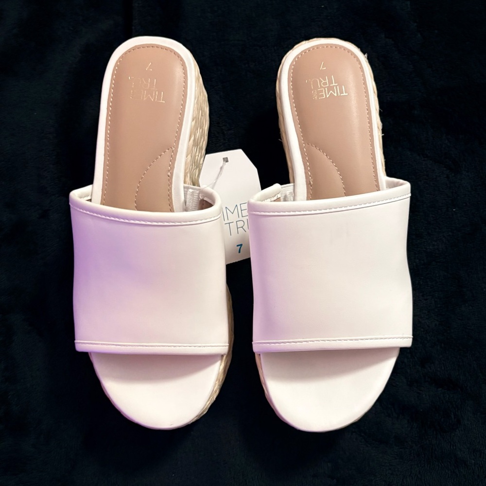 Sandals - Picture 3 of 3